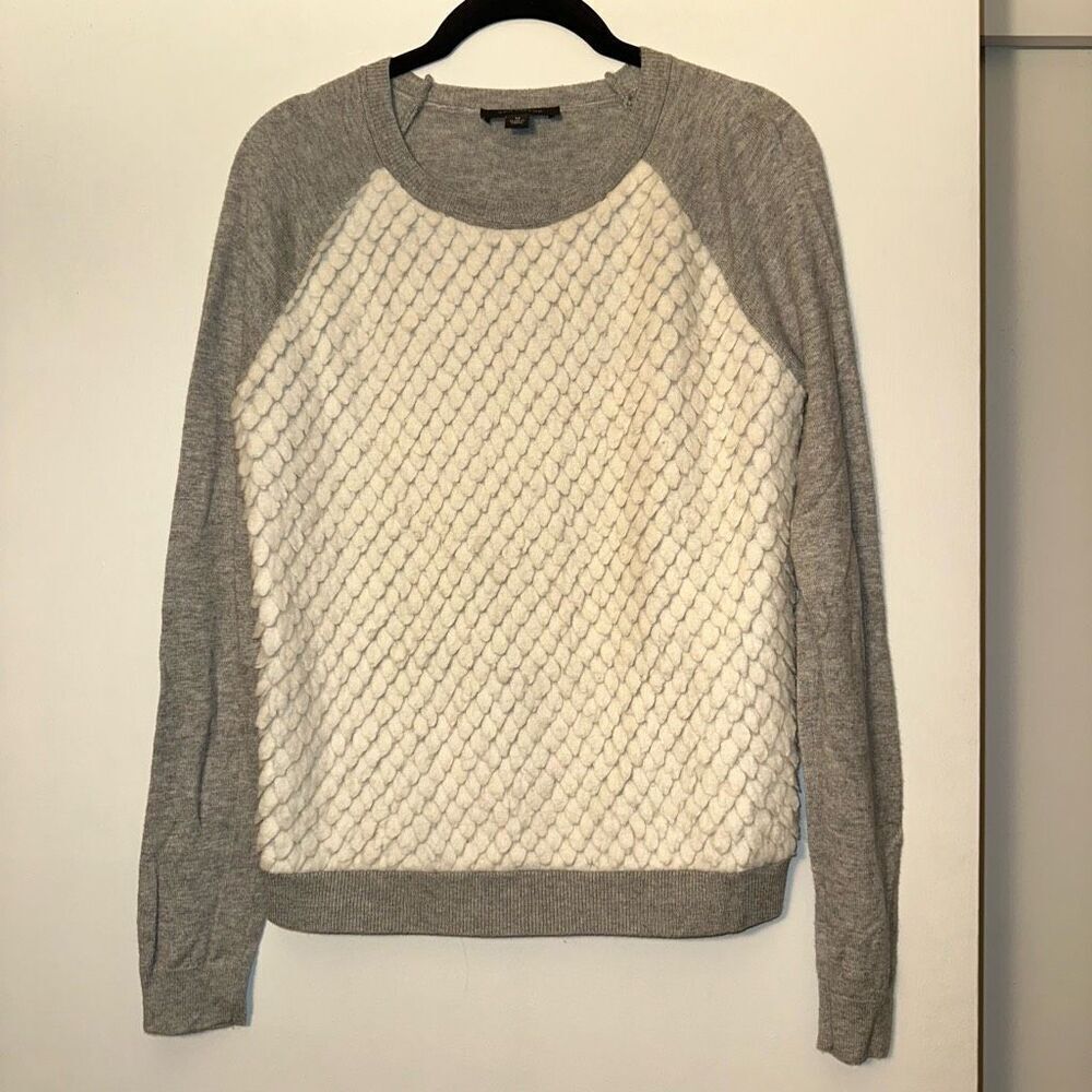 Ann Taylor Women’s Gray White Mermaid Scale Textured Sweater Medium GUC